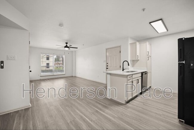 Photo - 170 Henderson St