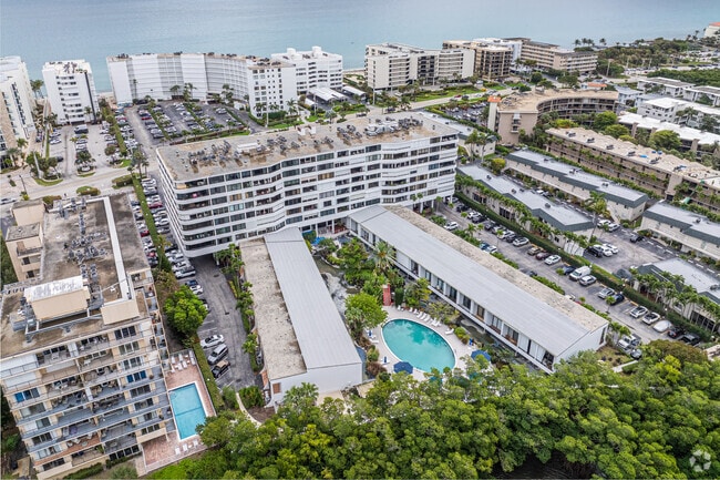 Alternate - Mayfair House West