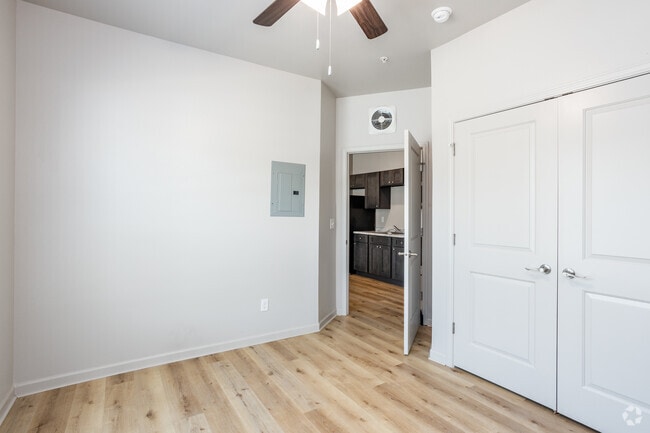 1BR, 1BA - 490SF - Bedroom