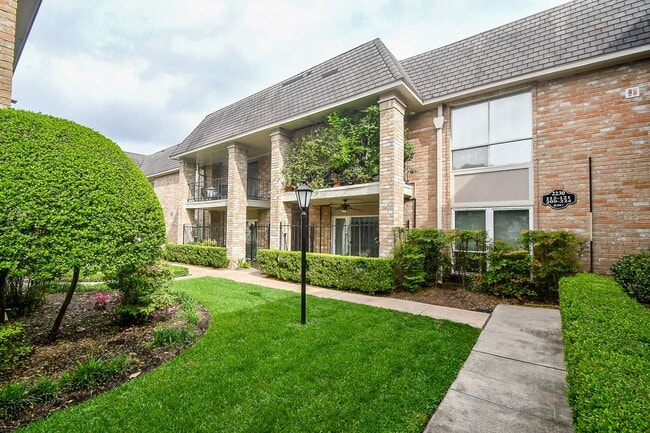 Building Photo - 2230 S Piney Point Rd Unit 212