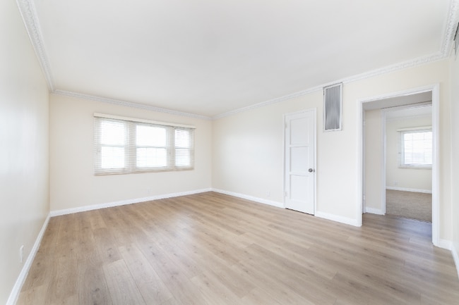 Photo - 2147 W 104th St