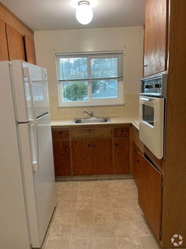 Building Photo - 632 Stannage Ave Rental