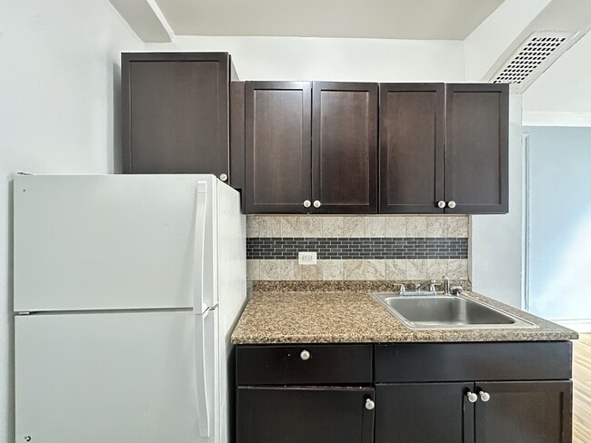 Photo - 1415 W Estes Ave Unit M02H