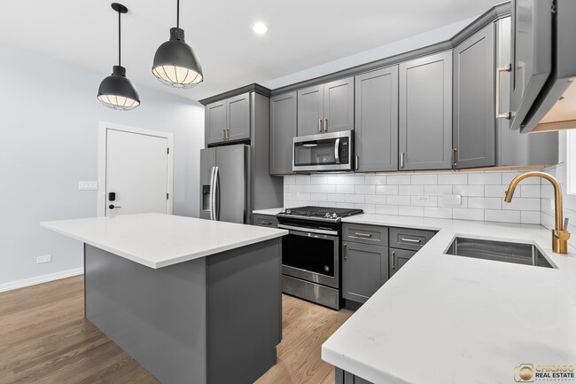 Photo - 4402 S Prairie Ave Unit 2