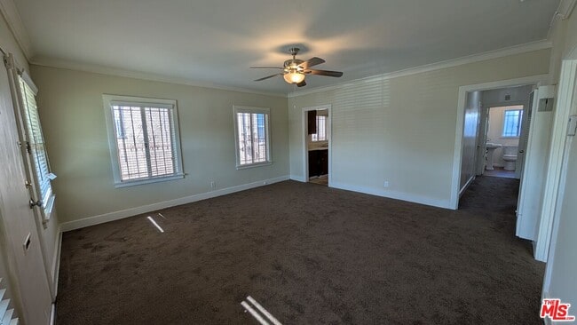 Photo - 1155 W 39th St