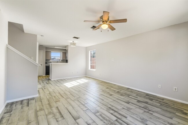 Photo - 10007 Emerald Creek Dr Unidad D