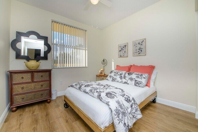 Photo - 2080 Greenview Shores Blvd Unit 414