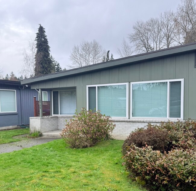 Dúplex - lado norte - 10734 35th Ave NE