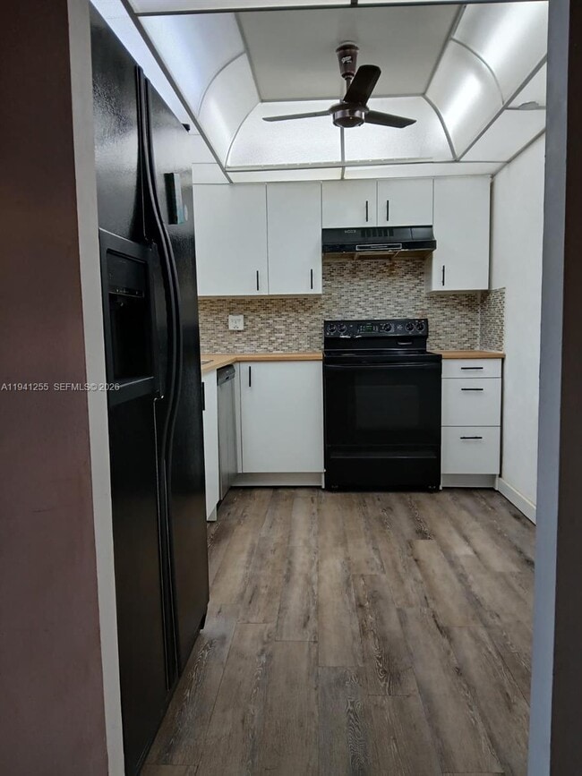 Photo - 1300 St Charles Pl Unidad 222