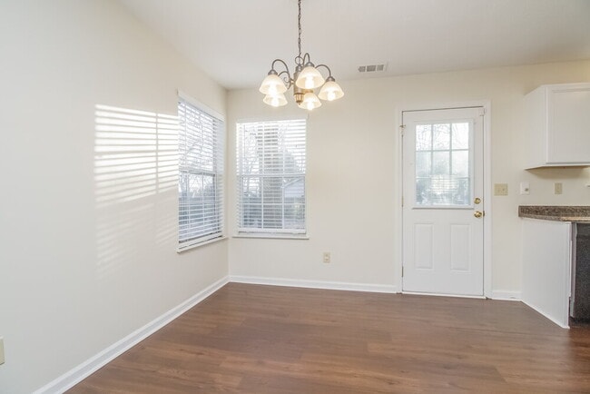 Photo - 688 Hollandale Rd