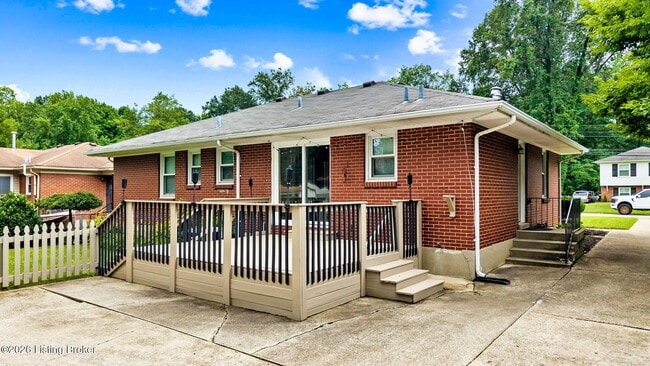 Photo - 519 Leyton Ave