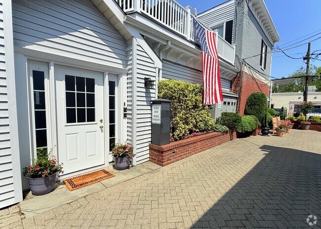 Building Photo - 2076 Boston Post Rd Unit 2nd fl-left Rental
