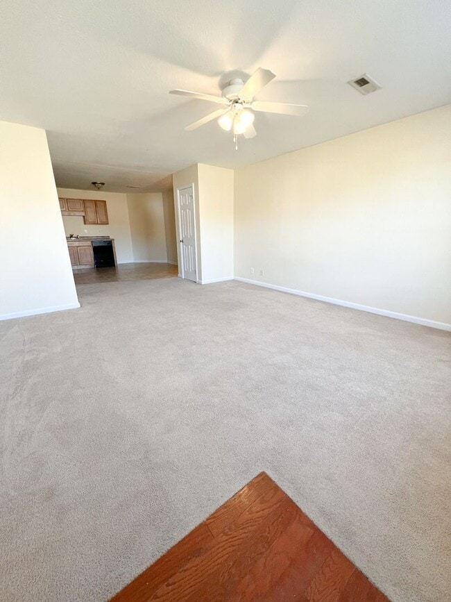 Photo - 528 Luxury Dr Unit B