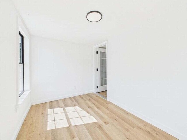 Photo - 412 Church St