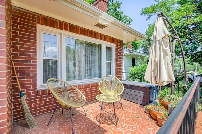 Photo - Adorable 3 bedroom ranch with fenced yard!