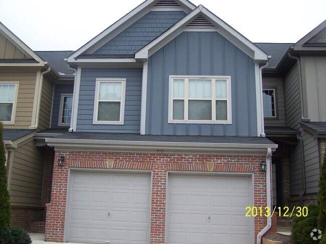 Building Photo - TOWN HOME IN GATED COMMUNITY WITH POOL!