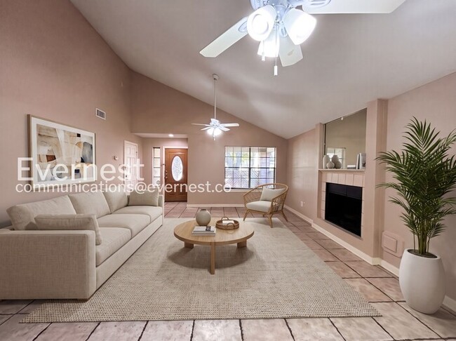 3 Bed, 2 Bath Home with Fenced Yard & Garage / Pet-Friendly / Available Now!