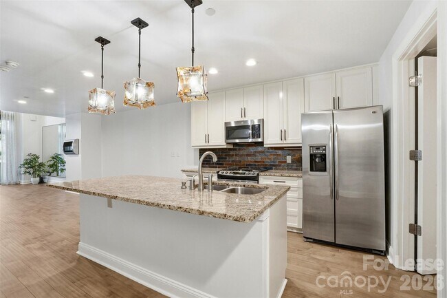 Photo - 701 Royal Ct Unit 106