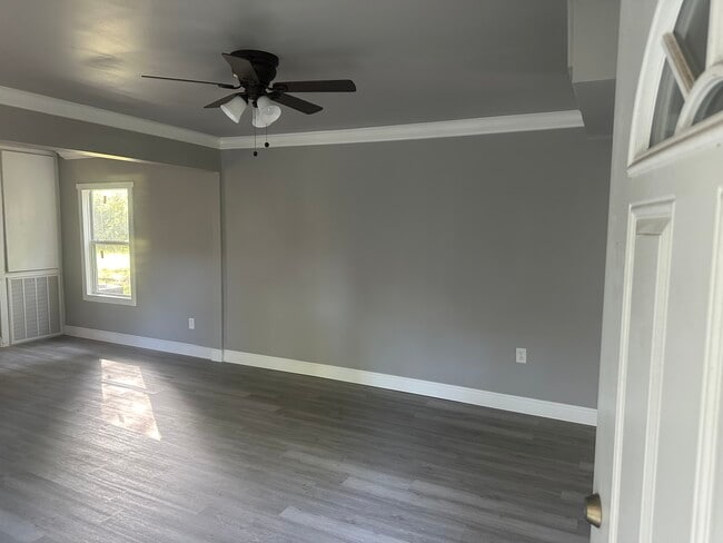 Photo - 1299 Hankins St