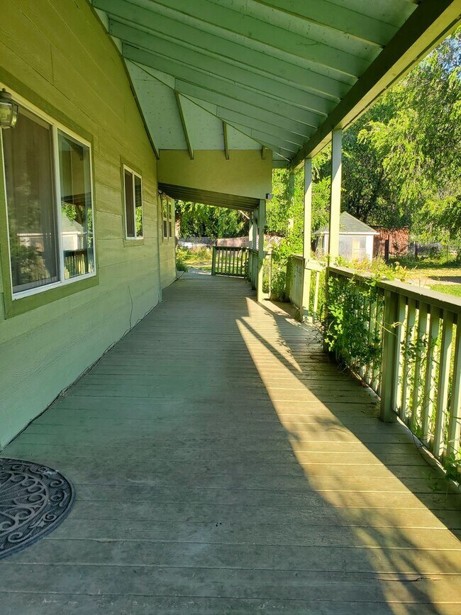 1380 S Main St