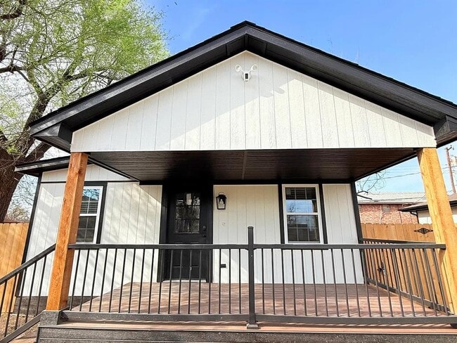 Building Photo - 5909 NW 40th St