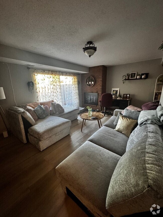 Building Photo - Spacious 2BR Condo in Denver