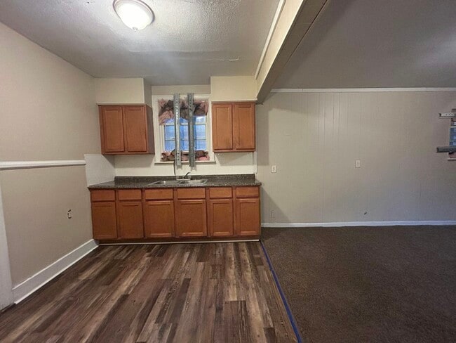 Photo - 11490 Laing St