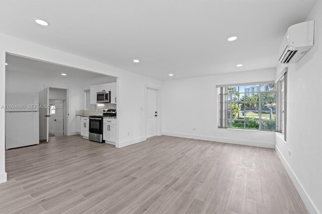 Photo - 326 191st St