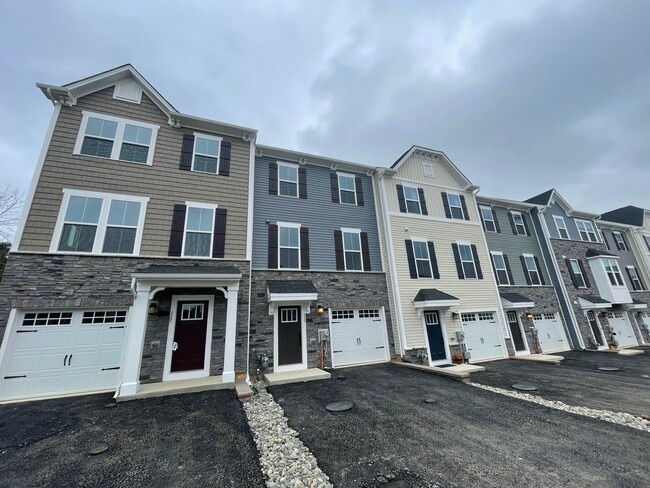 Building Photo - 229 Sugar Maple Sq Unit Mapleview Townhomes