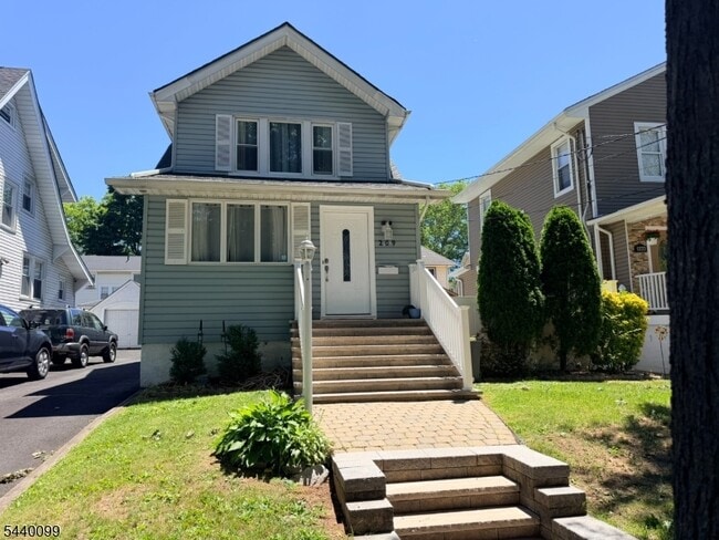 Building Photo - 209 Summit Ave