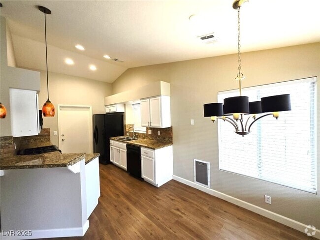 Building Photo - 925 Chaps Cir Rental