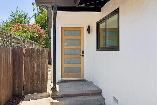 1120 Davis St Unidad 1120 (Back)
