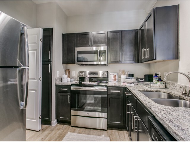 Upgraded Kitchens | River Oaks Apartments | The Gael Apartments - The Gael Apartments