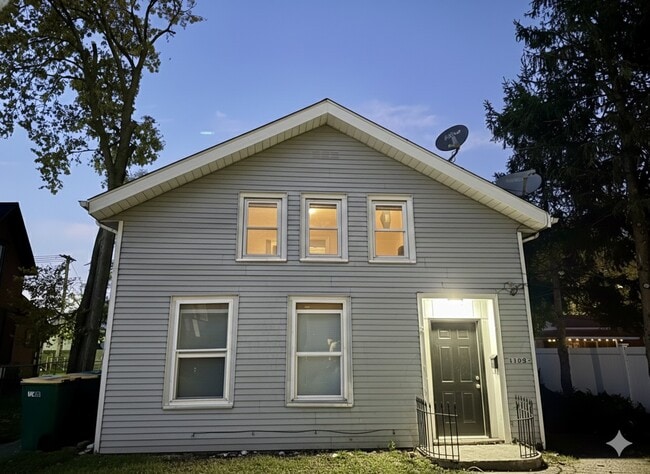 Building Photo - 118 W Grove St