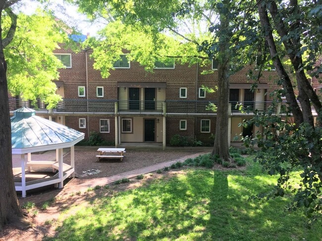 Photo - Sleek, Stylish 2br 2ba upper level condo i...