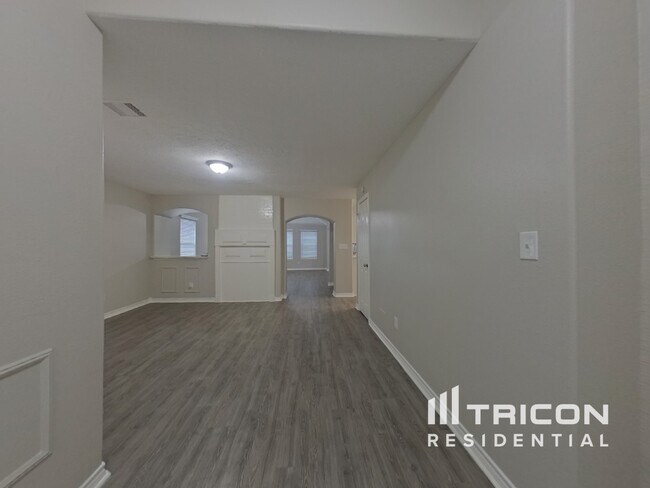 Photo - 729 Forest Ln Dr