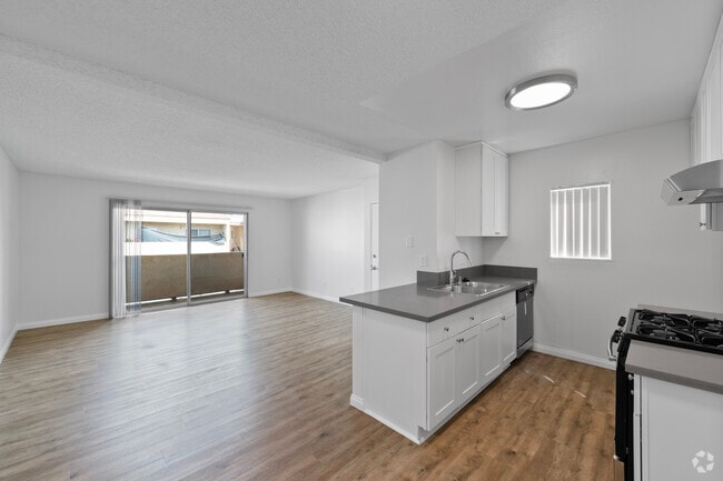 1 BR, 1 BA - 665SF