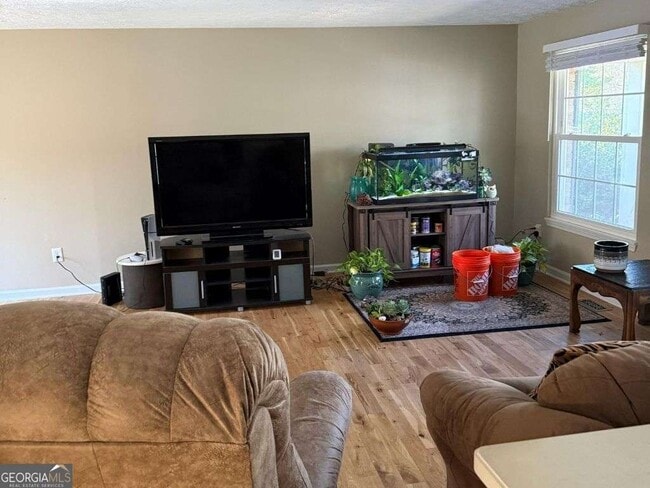 Photo - 1733 Ellenwood Dr NE