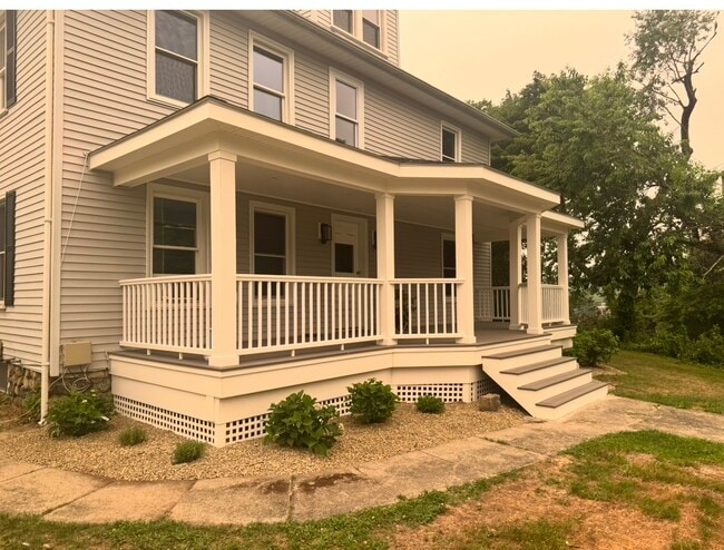Building Photo - 40 Pleasant St Unit 2