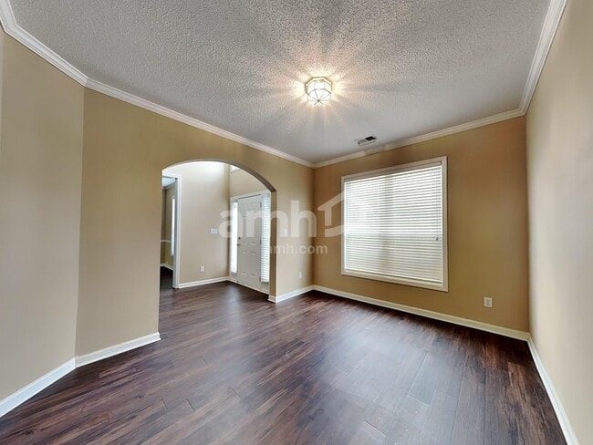 Photo - 812 Andora Way SW