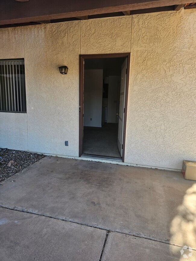 Building Photo - 2 Bedroom 1 Bath Appartment with Washer & ... Rental