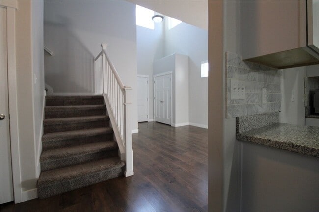 Photo - 875 N Main St