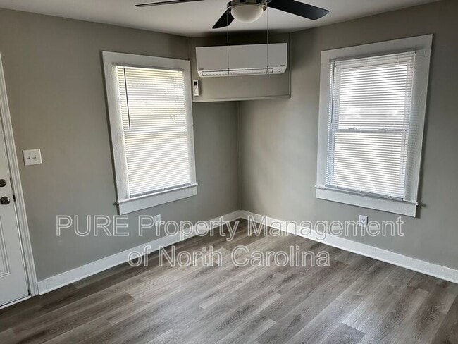 Photo - 920 Holt St