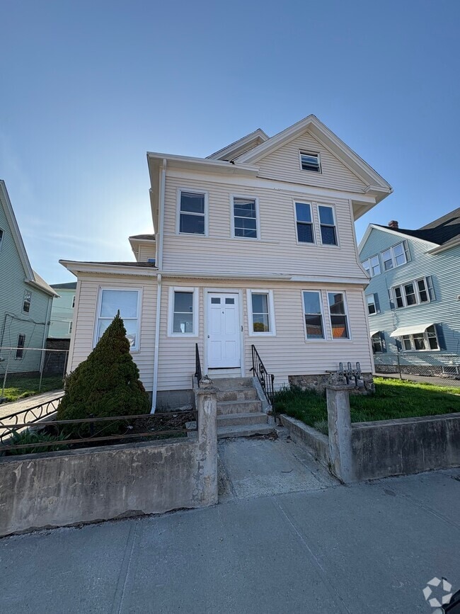 Building Photo - 6 Chapin St Rental