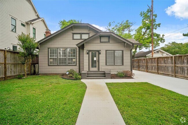 Building Photo - 741 E 9th St Rental