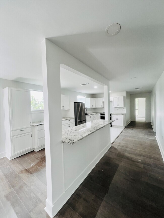 Photo - 1713 Winter St