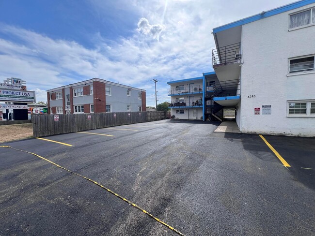 Building Photo - 3295 Sullivant Ave Unit N Rental
