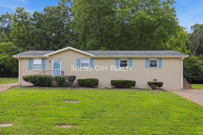 Building Photo - 923 Oak Vale Dr