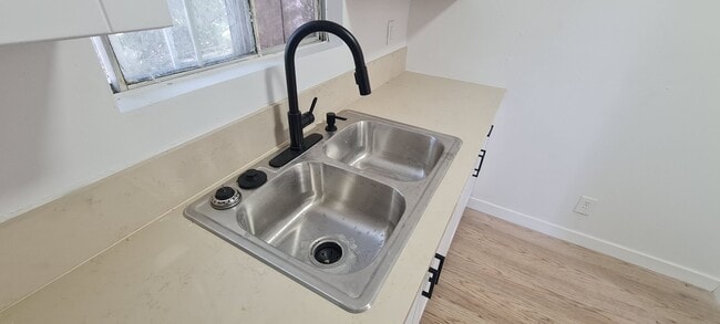 Photo - Los Angeles Apartments Unit 1527 3/4 E 22nd St