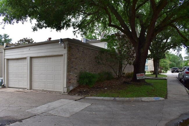 Photo - 6501 Gambier Ln